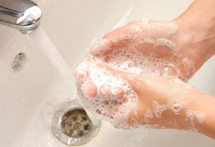 صابون صناعي لغسل الأيدي 